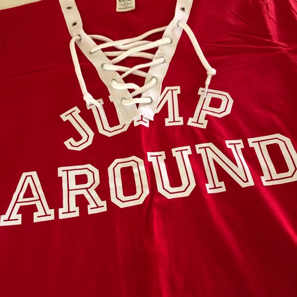 NWOT VS PINK Wisconsin Badgers Jump Around Tee | M - Picture 4 of 10